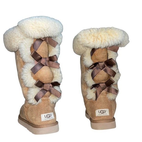 UGG CLASSIC TALL BAILEY BOW II TRIPLET WATER RESISTANT BOOTS. SIZE 8 - Picture 6 of 14